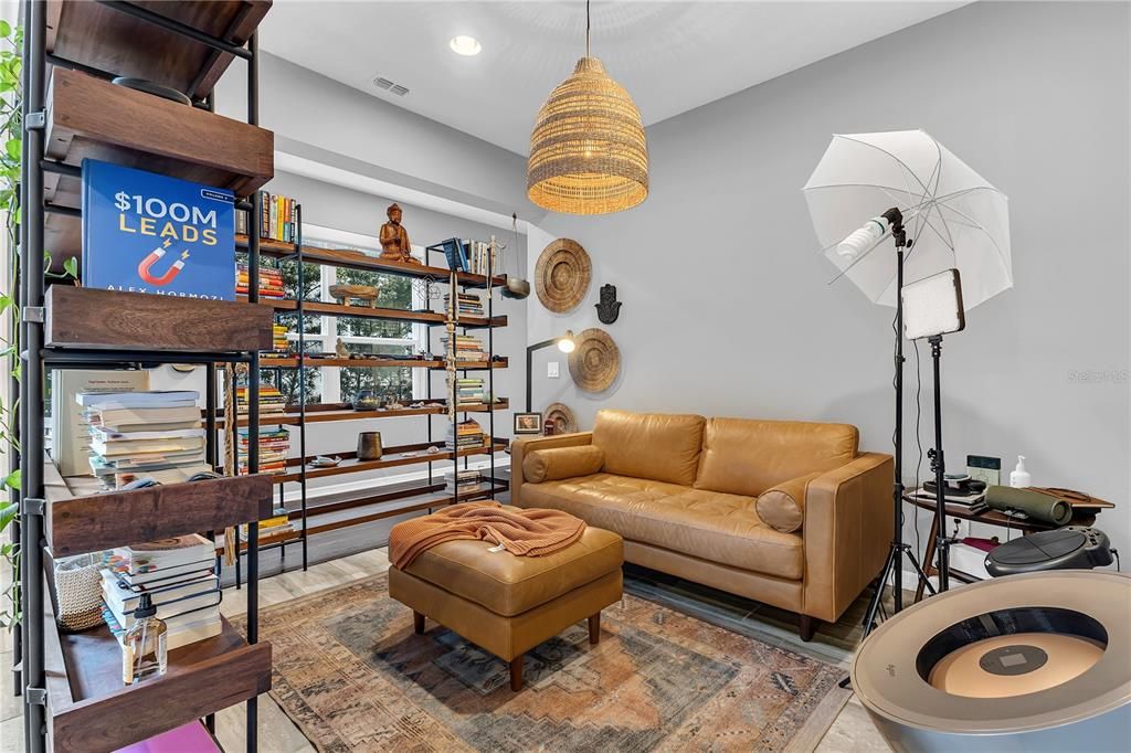 Activo con contrato: $720,000 (5 camas, 3 baños, 2934 Pies cuadrados)