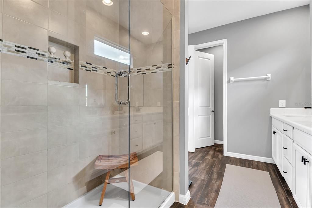 Activo con contrato: $720,000 (5 camas, 3 baños, 2934 Pies cuadrados)