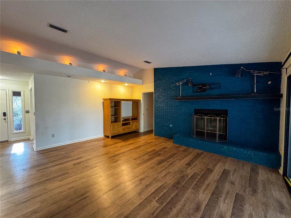 En Venta: $359,000 (3 camas, 2 baños, 1783 Pies cuadrados)