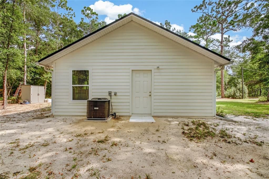 For Sale: $189,900 (1 beds, 1 baths, 898 Square Feet)