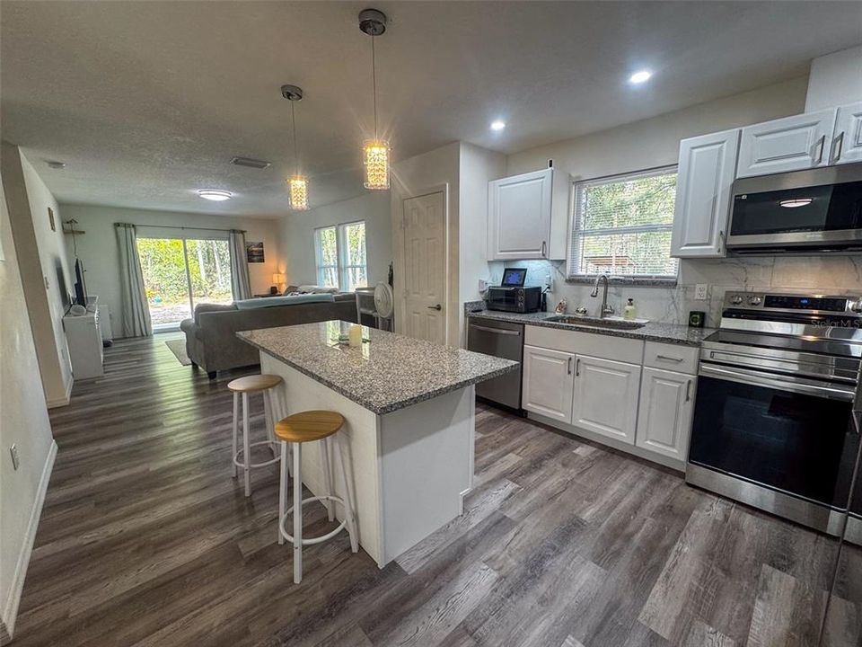 En Venta: $197,000 (1 camas, 1 baños, 898 Pies cuadrados)