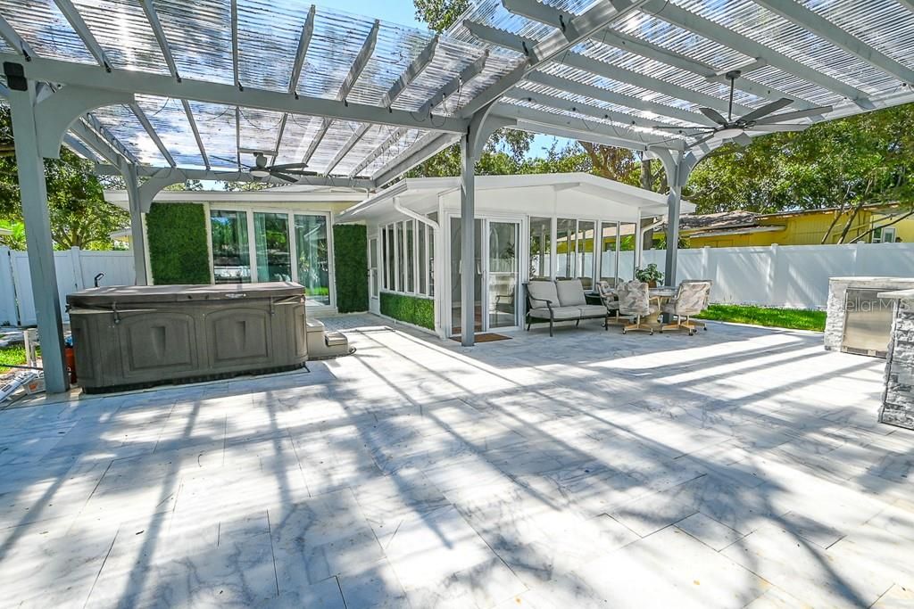Под контрактом: $725,000 (3 спален, 2 ванн, 1784 Квадратных фут)