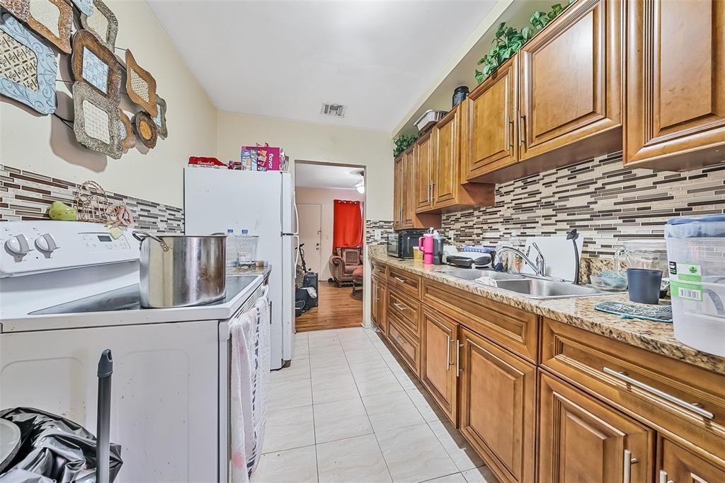 For Sale: $600,000 (4 beds, 0 baths, 1408 Square Feet)