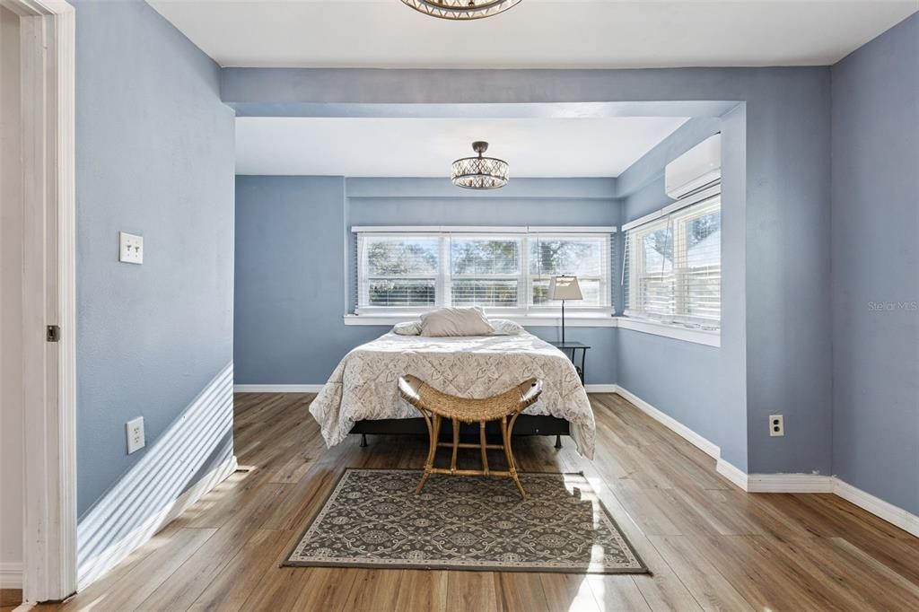 En Venta: $599,000 (2 camas, 2 baños, 2204 Pies cuadrados)