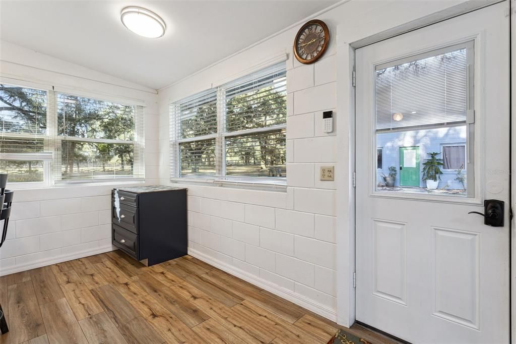 En Venta: $599,000 (2 camas, 2 baños, 2204 Pies cuadrados)