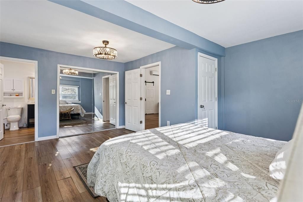 En Venta: $599,000 (2 camas, 2 baños, 2204 Pies cuadrados)