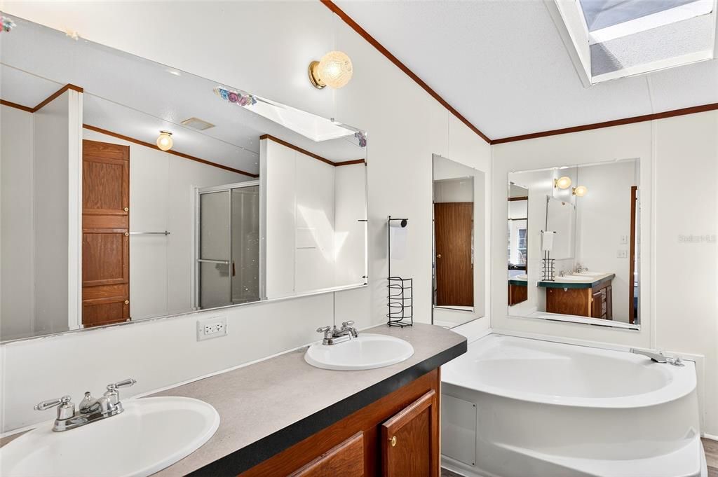 На продажу: $699,900 (5 спален, 3 ванн, 2280 Квадратных фут)