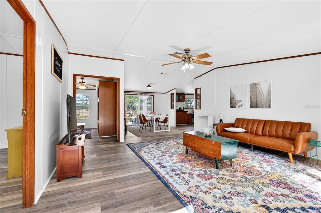 На продажу: $699,900 (5 спален, 3 ванн, 2280 Квадратных фут)