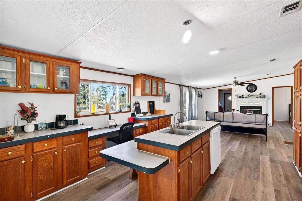 На продажу: $699,900 (5 спален, 3 ванн, 2280 Квадратных фут)