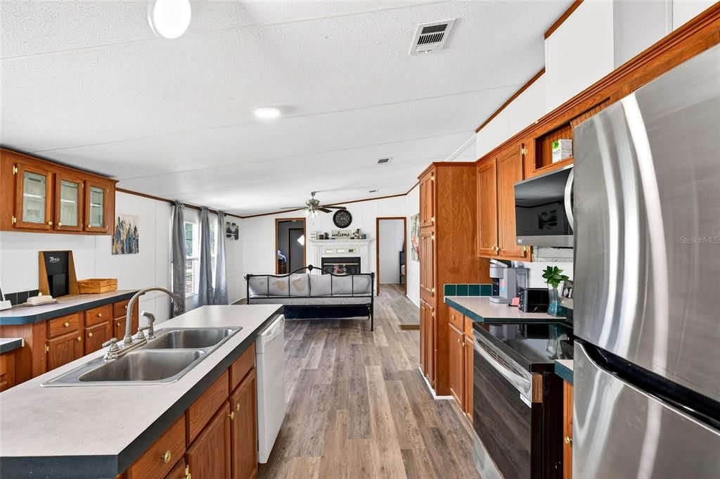 На продажу: $699,900 (5 спален, 3 ванн, 2280 Квадратных фут)