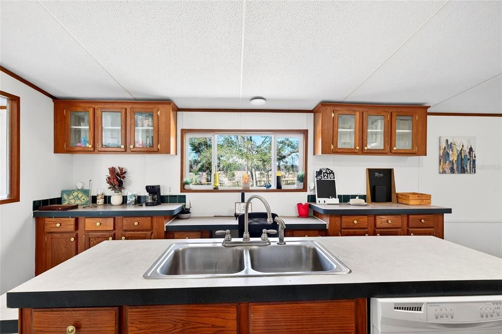 На продажу: $699,900 (5 спален, 3 ванн, 2280 Квадратных фут)