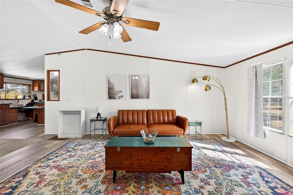 На продажу: $699,900 (5 спален, 3 ванн, 2280 Квадратных фут)