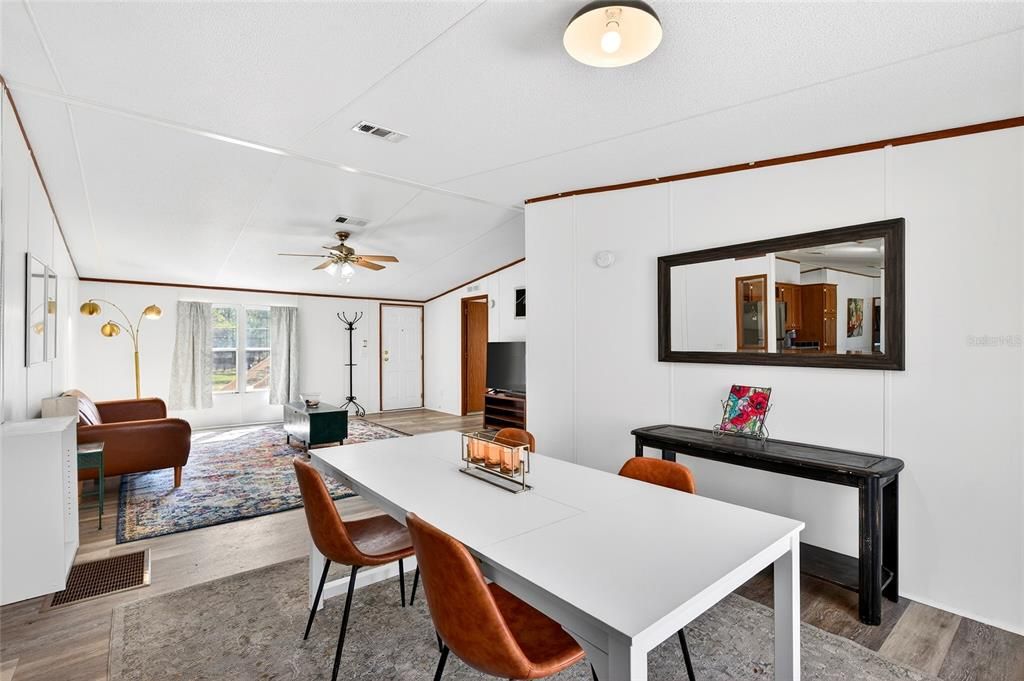 На продажу: $699,900 (5 спален, 3 ванн, 2280 Квадратных фут)