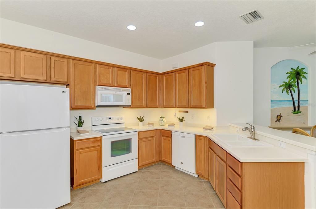 Active With Contract: $319,000 (2 beds, 2 baths, 1366 Square Feet)