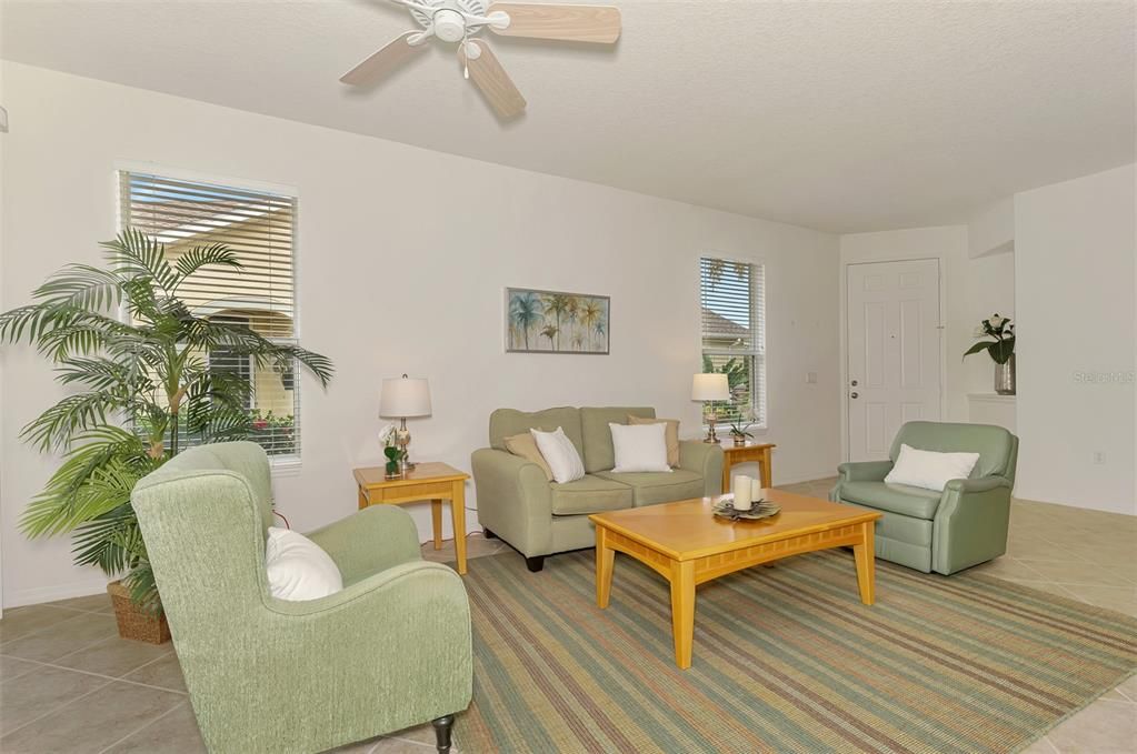 Active With Contract: $319,000 (2 beds, 2 baths, 1366 Square Feet)