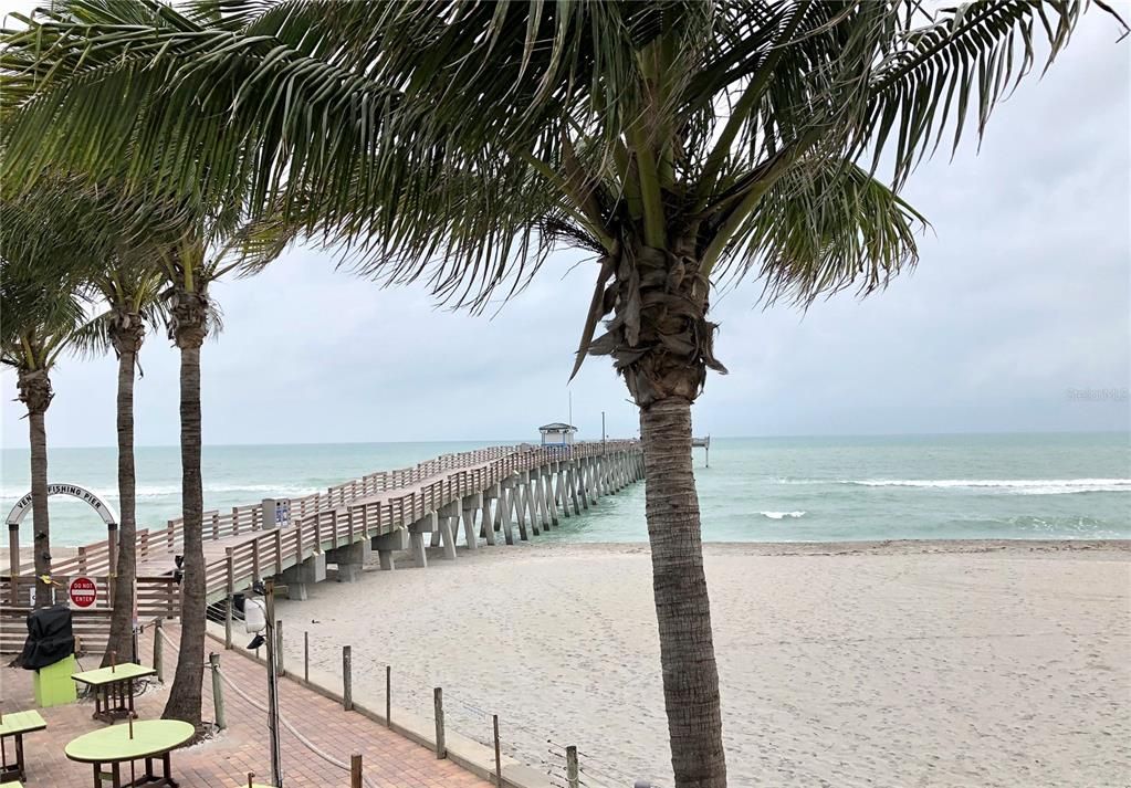 Active With Contract: $319,000 (2 beds, 2 baths, 1366 Square Feet)