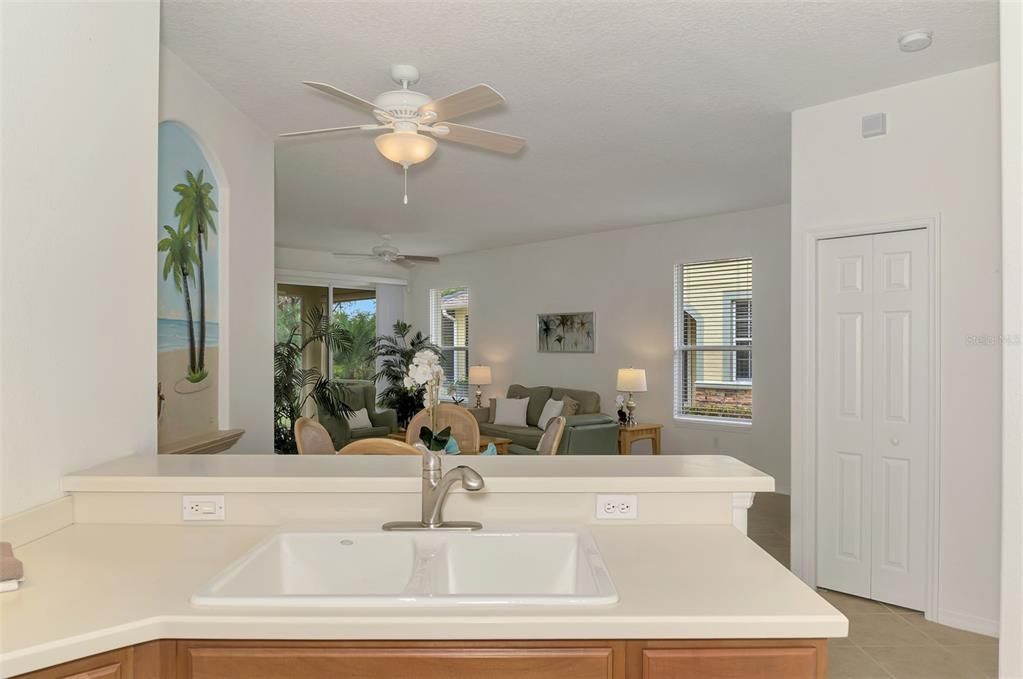 Active With Contract: $319,000 (2 beds, 2 baths, 1366 Square Feet)