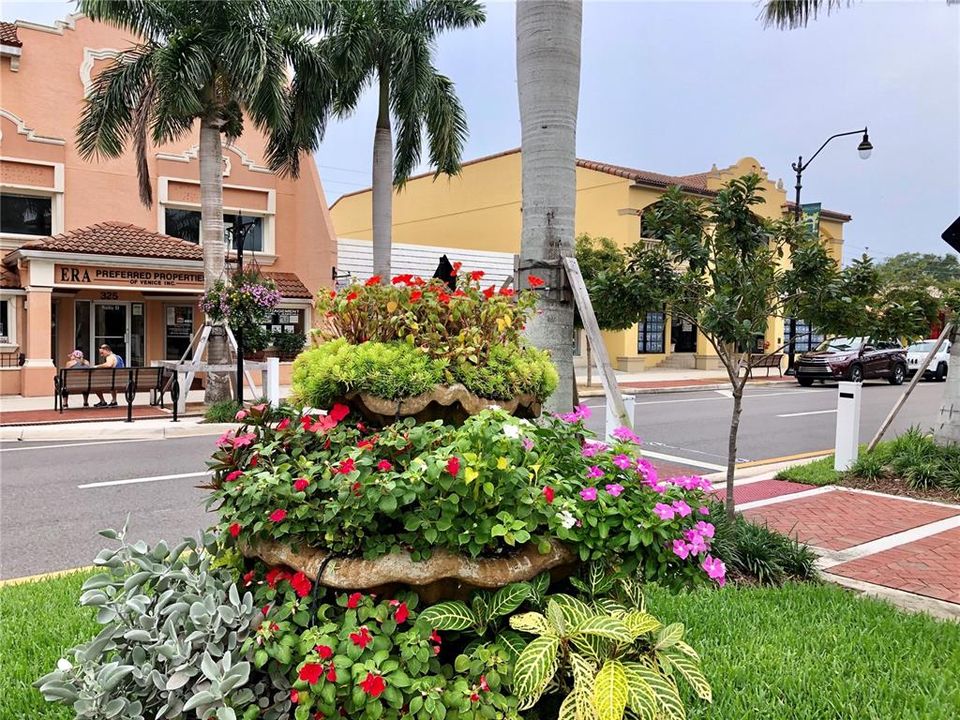 Active With Contract: $319,000 (2 beds, 2 baths, 1366 Square Feet)