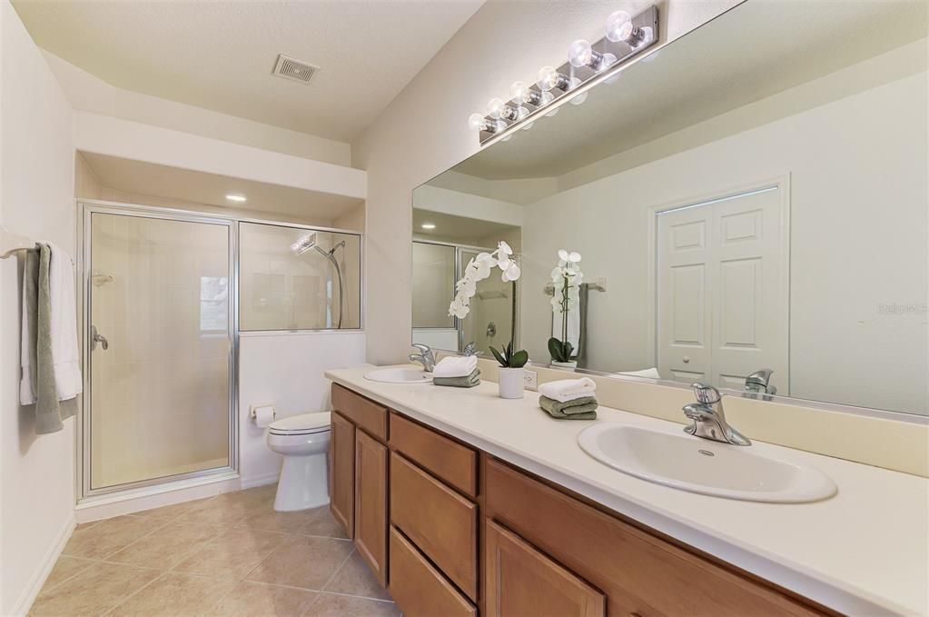 Active With Contract: $319,000 (2 beds, 2 baths, 1366 Square Feet)