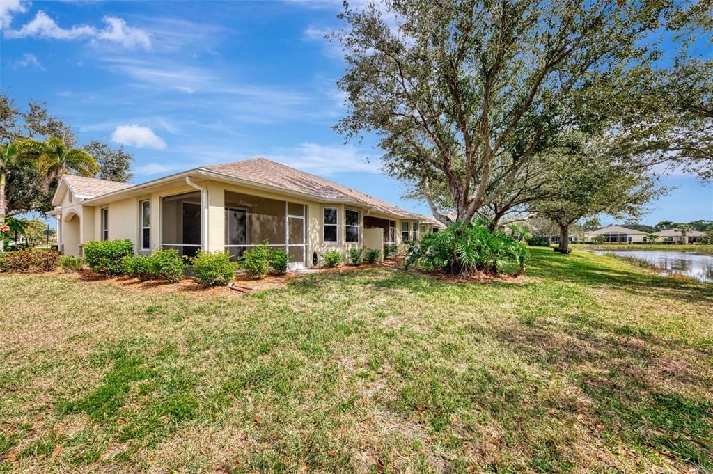 Active With Contract: $319,000 (2 beds, 2 baths, 1366 Square Feet)