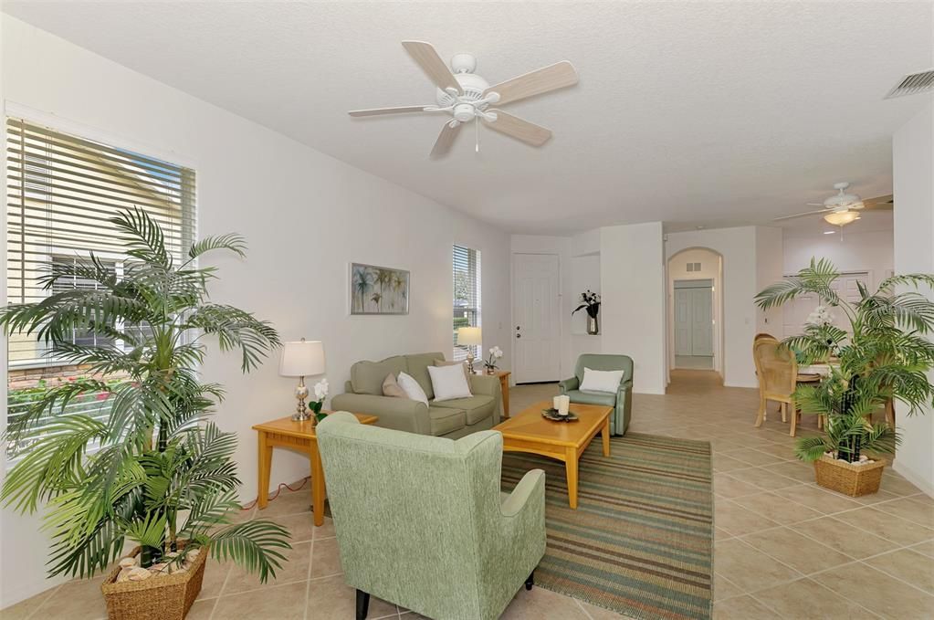 Active With Contract: $319,000 (2 beds, 2 baths, 1366 Square Feet)