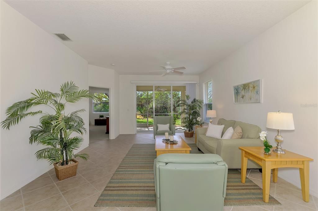 Active With Contract: $319,000 (2 beds, 2 baths, 1366 Square Feet)