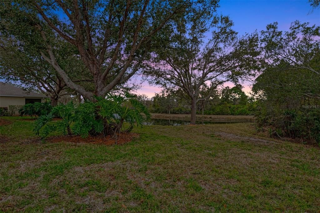 Active With Contract: $319,000 (2 beds, 2 baths, 1366 Square Feet)