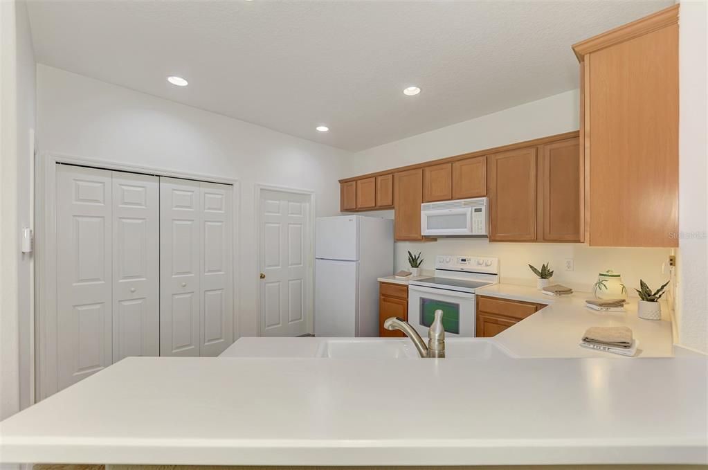Active With Contract: $319,000 (2 beds, 2 baths, 1366 Square Feet)