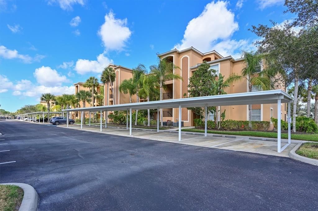 Activo con contrato: $215,000 (2 camas, 2 baños, 1156 Pies cuadrados)