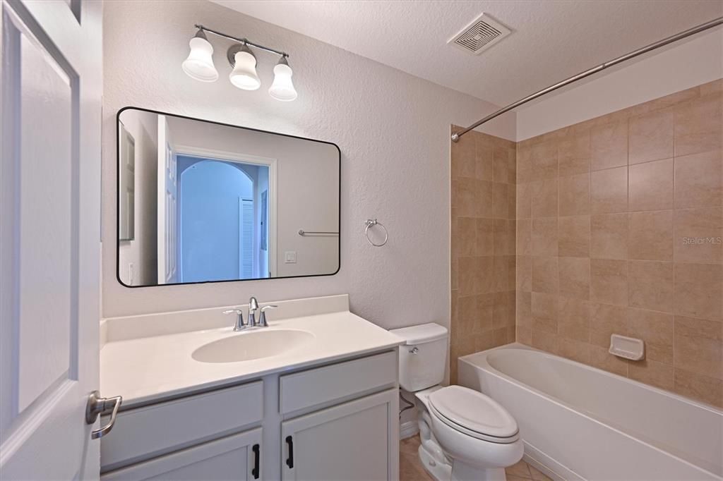 Activo con contrato: $215,000 (2 camas, 2 baños, 1156 Pies cuadrados)