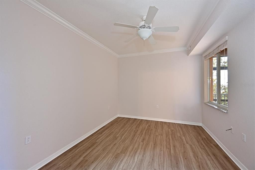 Activo con contrato: $215,000 (2 camas, 2 baños, 1156 Pies cuadrados)