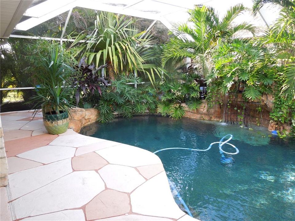 For Sale: $899,900 (5 beds, 2 baths, 3645 Square Feet)