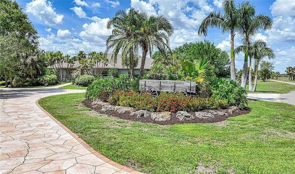 For Sale: $899,900 (5 beds, 2 baths, 3645 Square Feet)