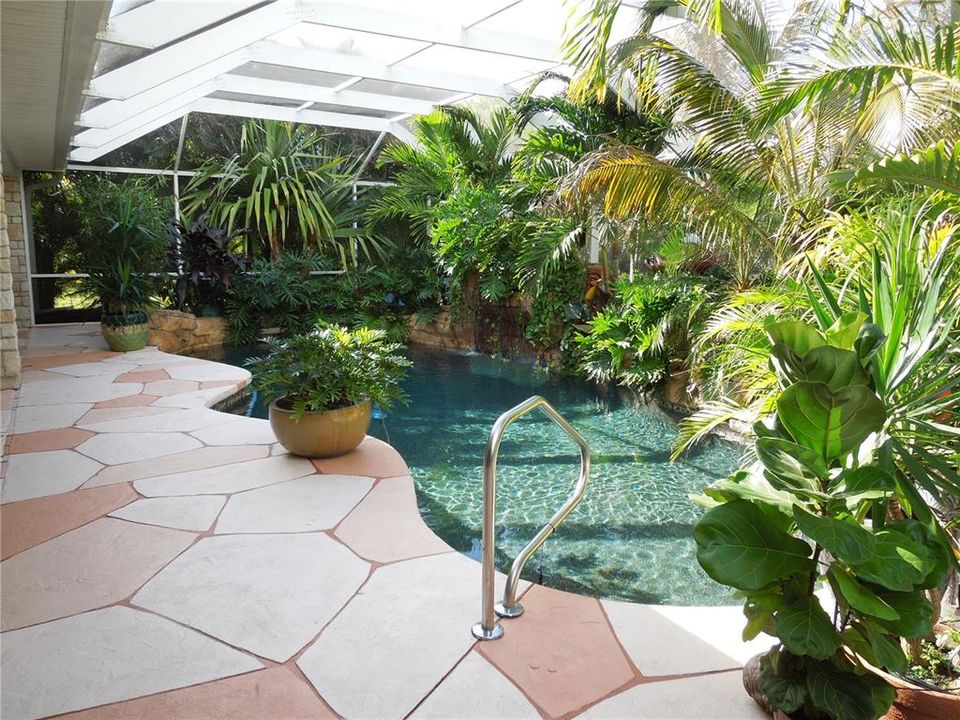 For Sale: $899,900 (5 beds, 2 baths, 3645 Square Feet)