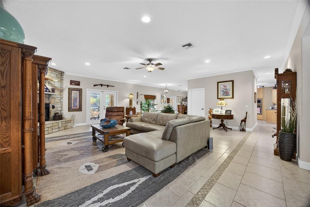 For Sale: $899,900 (5 beds, 2 baths, 3645 Square Feet)
