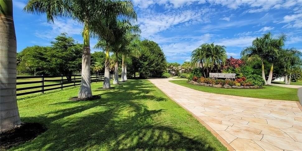 For Sale: $899,900 (5 beds, 2 baths, 3645 Square Feet)