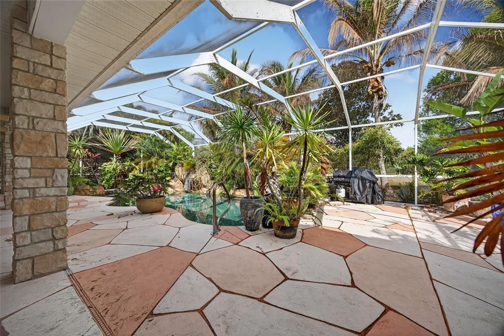 For Sale: $899,900 (5 beds, 2 baths, 3645 Square Feet)