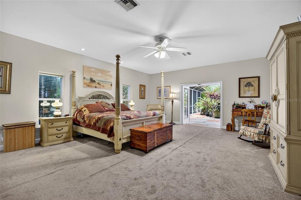 For Sale: $899,900 (5 beds, 2 baths, 3645 Square Feet)