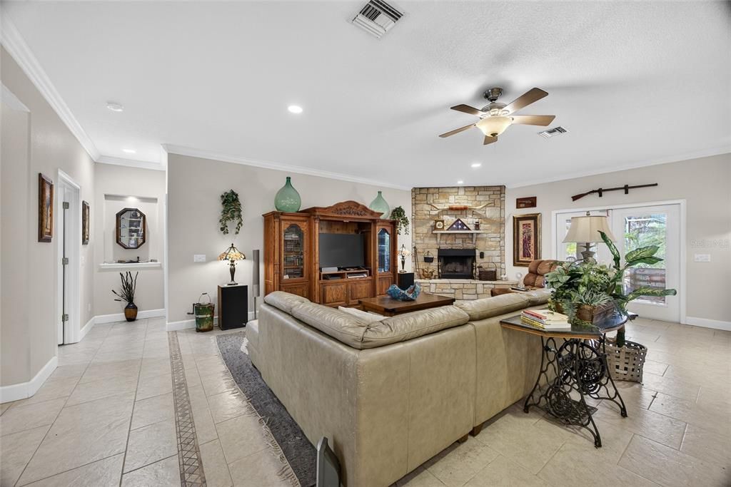 For Sale: $899,900 (5 beds, 2 baths, 3645 Square Feet)
