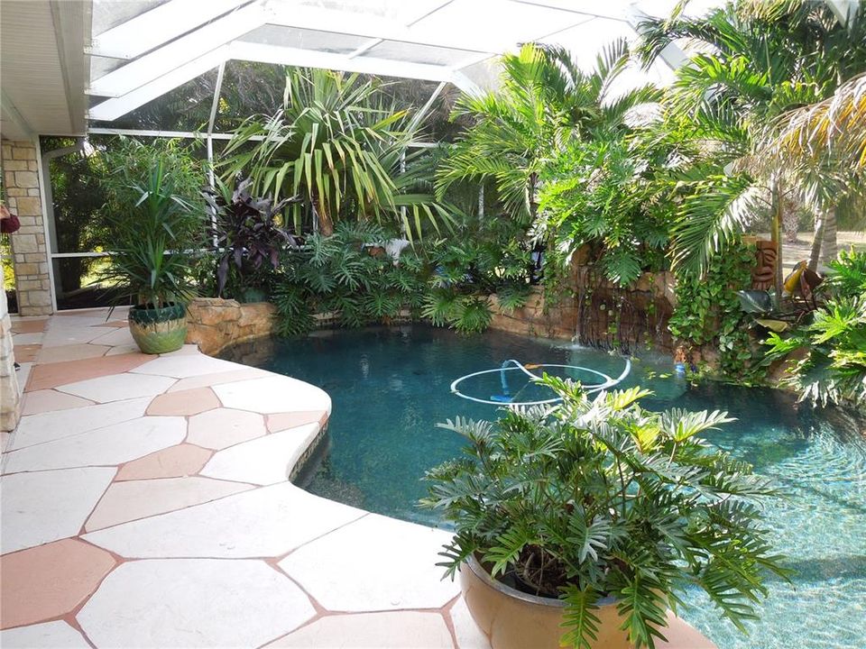 For Sale: $899,900 (5 beds, 2 baths, 3645 Square Feet)