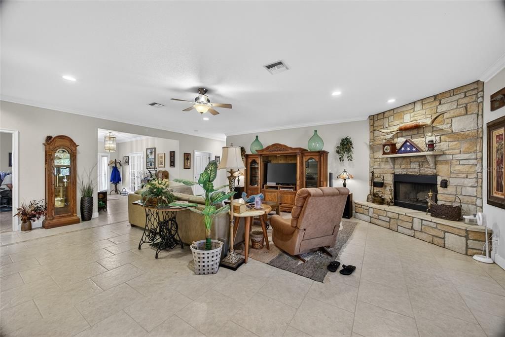 For Sale: $899,900 (5 beds, 2 baths, 3645 Square Feet)