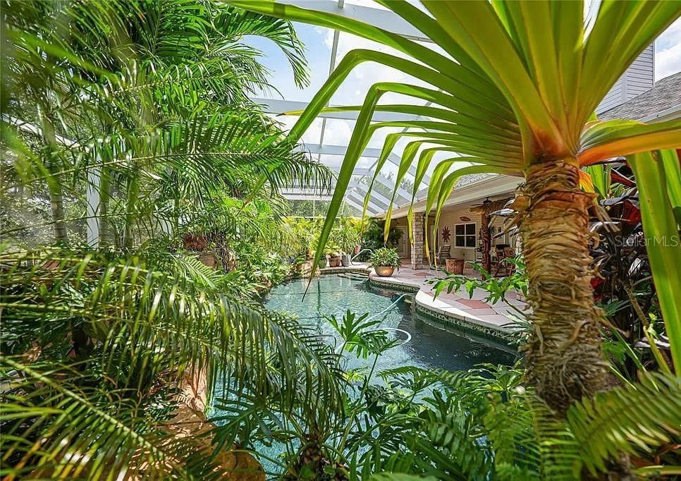 For Sale: $899,900 (5 beds, 2 baths, 3645 Square Feet)