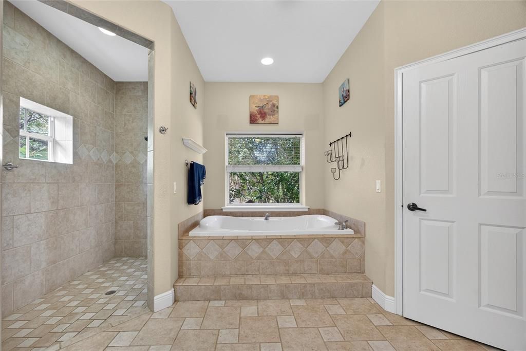 For Sale: $899,900 (5 beds, 2 baths, 3645 Square Feet)