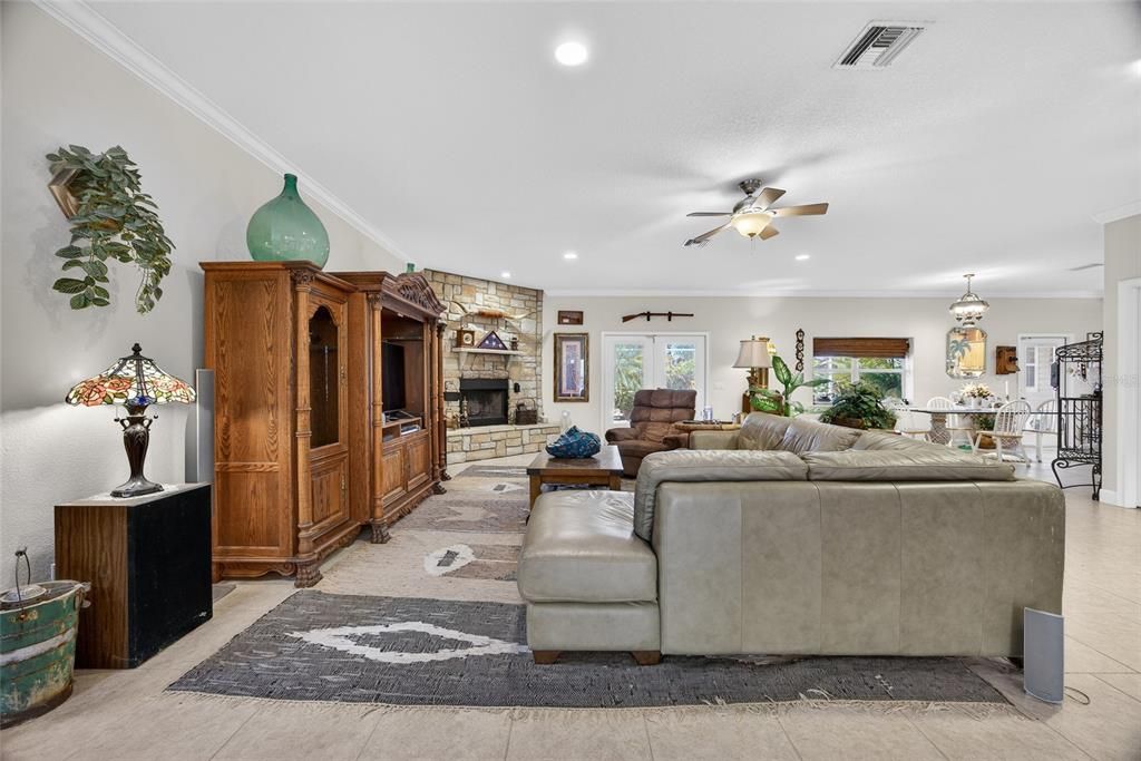 For Sale: $899,900 (5 beds, 2 baths, 3645 Square Feet)