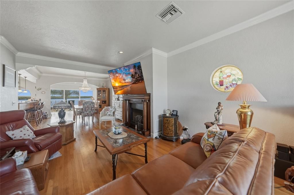 En Venta: $1,200,000 (3 camas, 2 baños, 2399 Pies cuadrados)