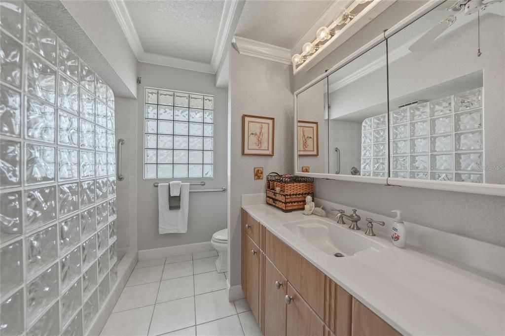 En Venta: $1,200,000 (3 camas, 2 baños, 2399 Pies cuadrados)