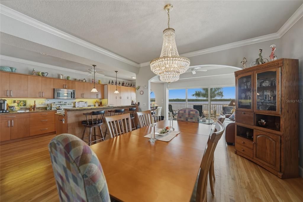 En Venta: $1,200,000 (3 camas, 2 baños, 2399 Pies cuadrados)