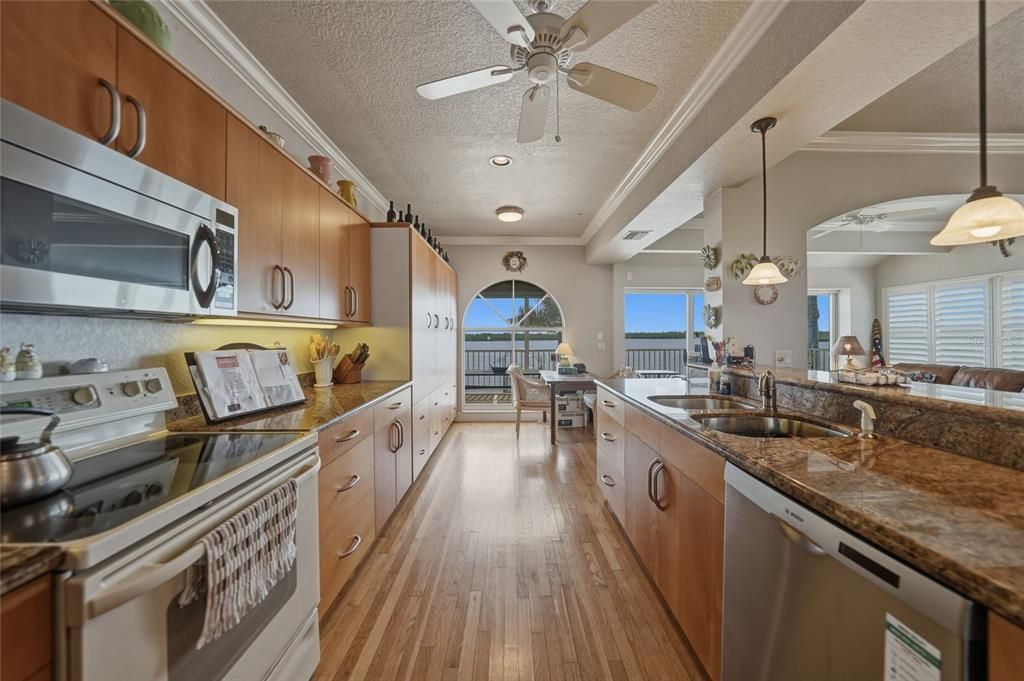 En Venta: $1,200,000 (3 camas, 2 baños, 2399 Pies cuadrados)