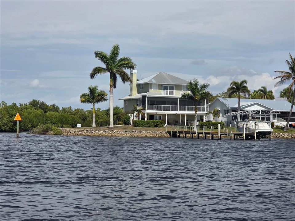 En Venta: $1,200,000 (3 camas, 2 baños, 2399 Pies cuadrados)