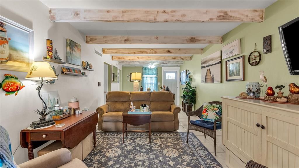 For Sale: $160,000 (1 beds, 1 baths, 648 Square Feet)